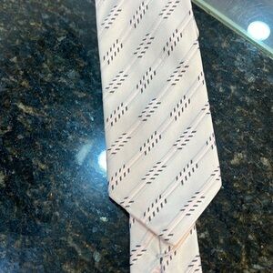 Men’s light pink tie with black